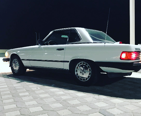1987 White Mercedes-Benz SL-Class Coupe