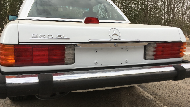 1987 White Mercedes-Benz SL-Class Coupe