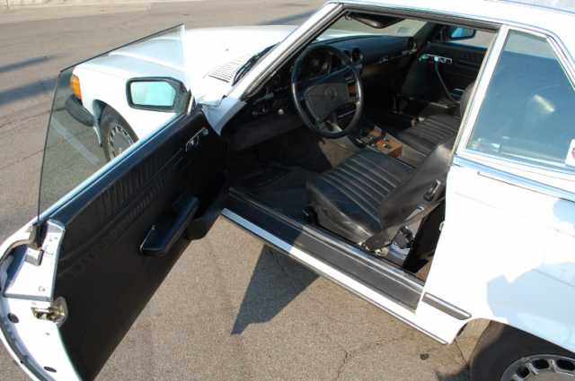 1987 White Mercedes-Benz SL-Class Coupe