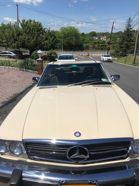 1987 Cream Mercedes-Benz SL-Class Convertible
