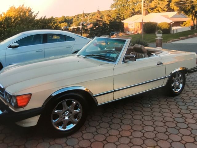 1987 Cream Mercedes-Benz SL-Class Convertible