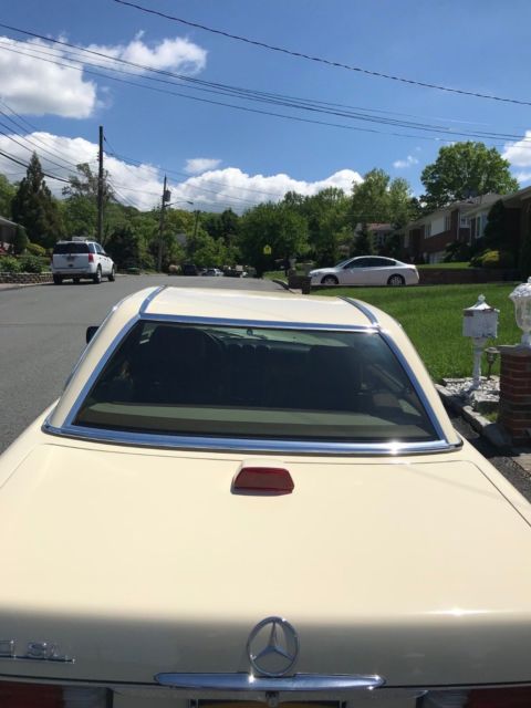 1987 Cream Mercedes-Benz SL-Class Convertible