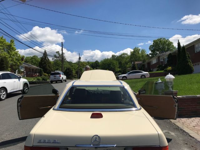 1987 Cream Mercedes-Benz SL-Class Convertible