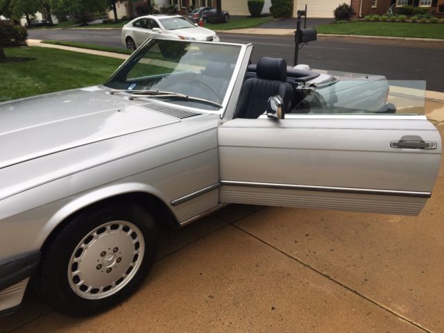 1987 Silver Mercedes-Benz SL-Class Convertible