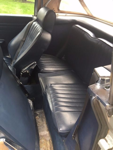 1987 Silver Mercedes-Benz SL-Class Convertible