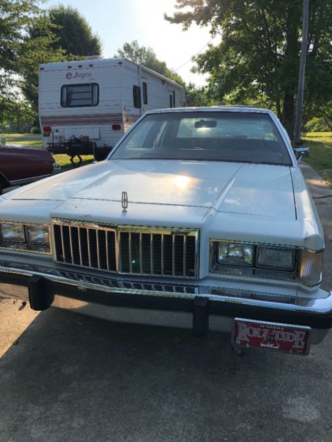 1987 White Ford Grand Marquis Coupe