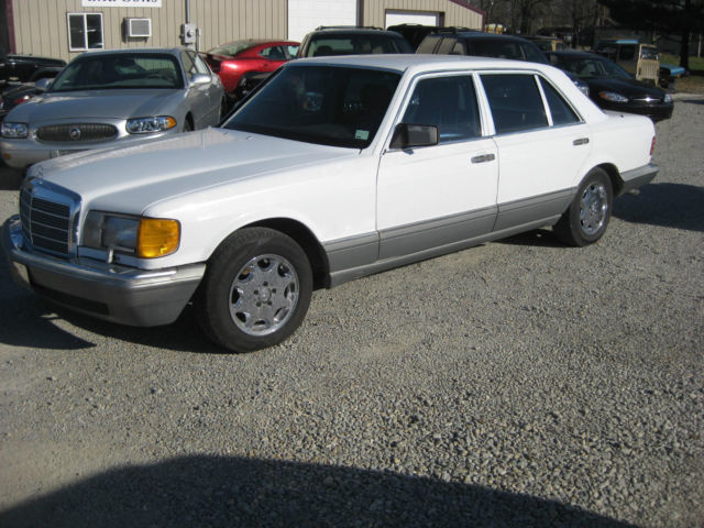 1987 White Mercedes-Benz 400-Series Sedan