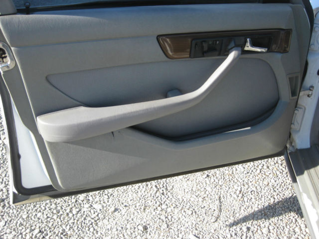 1987 White Mercedes-Benz 400-Series Sedan