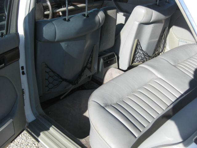 1987 White Mercedes-Benz 400-Series Sedan