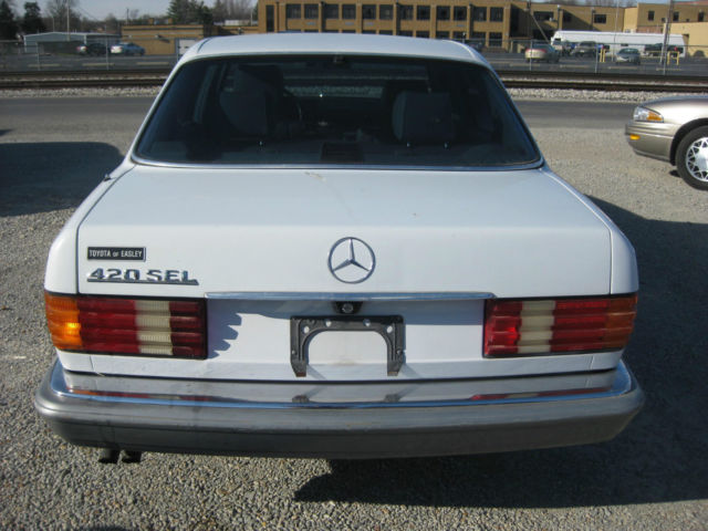1987 White Mercedes-Benz 400-Series Sedan