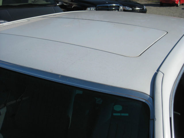 1987 White Mercedes-Benz 400-Series Sedan