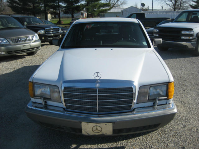 1987 White Mercedes-Benz 400-Series Sedan