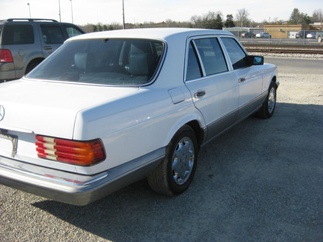 1987 White Mercedes-Benz 400-Series Sedan