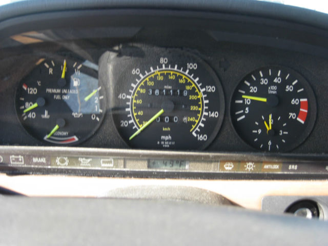 1987 White Mercedes-Benz 400-Series Sedan