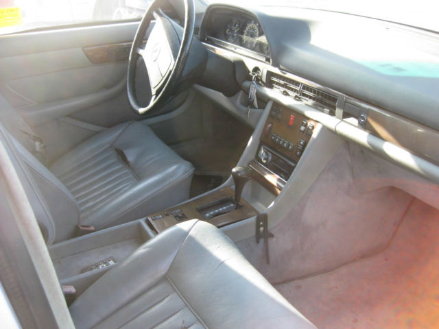 1987 White Mercedes-Benz 400-Series Sedan