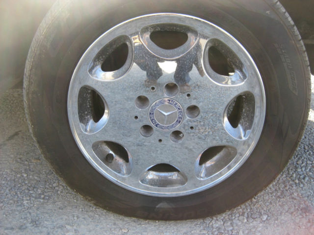 1987 White Mercedes-Benz 400-Series Sedan