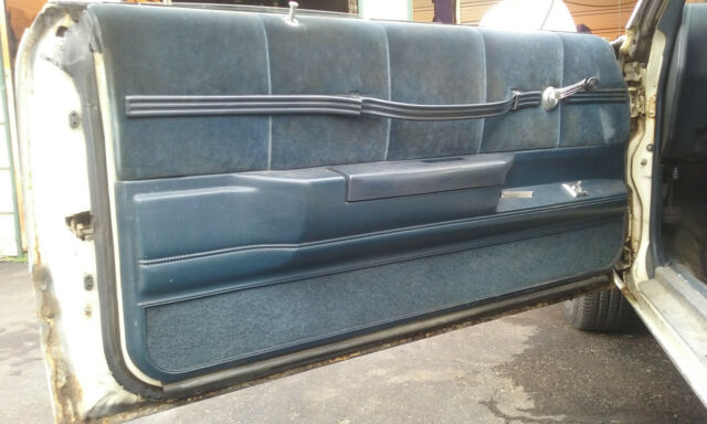 1987 White Chevrolet Monte Carlo Coupe