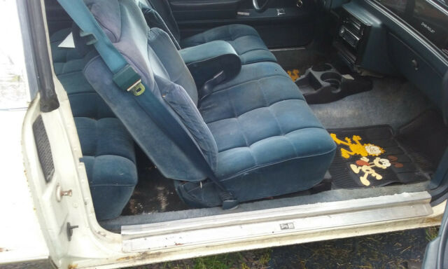 1987 White Chevrolet Monte Carlo Coupe