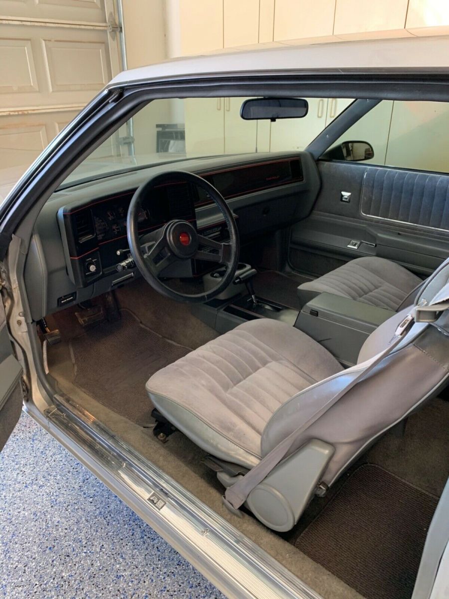 1987 Silver Chevrolet Monte Carlo Coupe