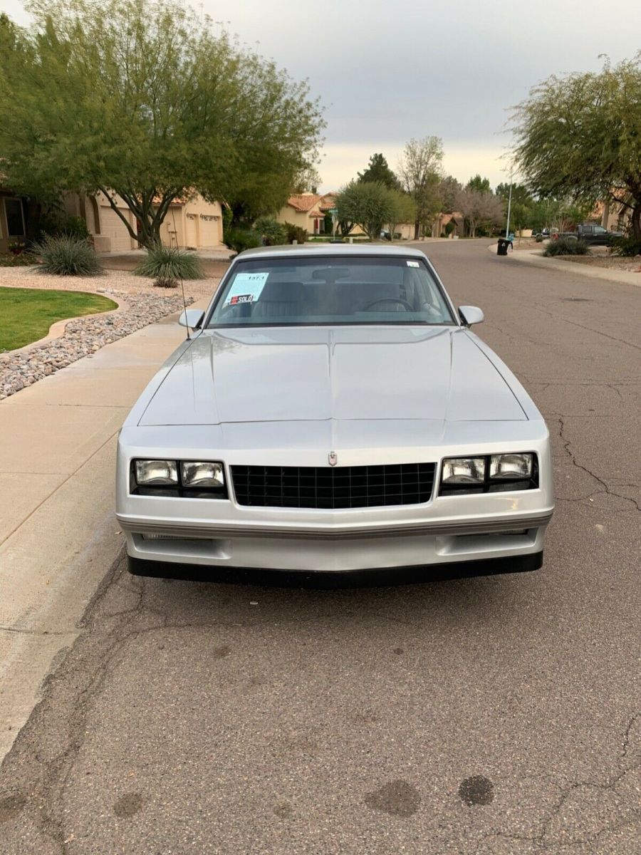 1987 Silver Chevrolet Monte Carlo Coupe