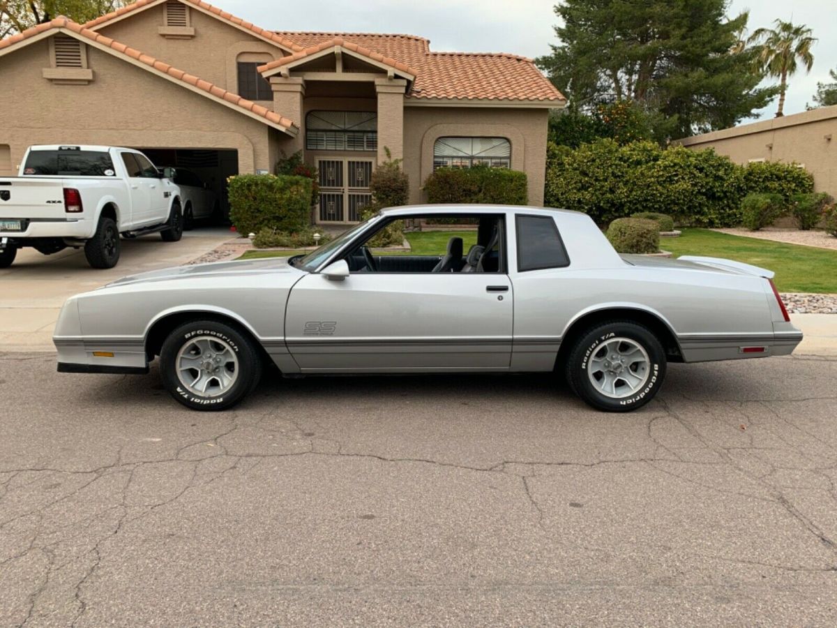 1987 Silver Chevrolet Monte Carlo Coupe