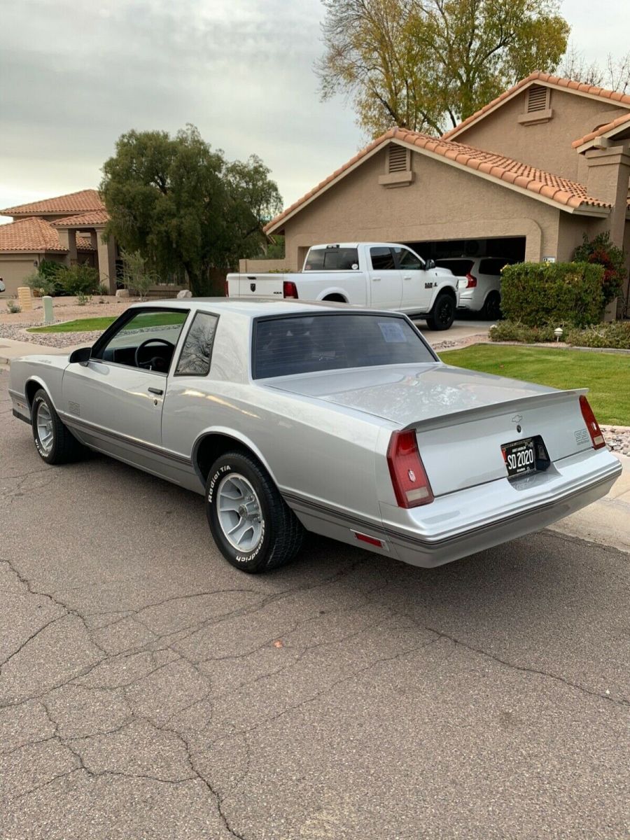 1987 Silver Chevrolet Monte Carlo Coupe