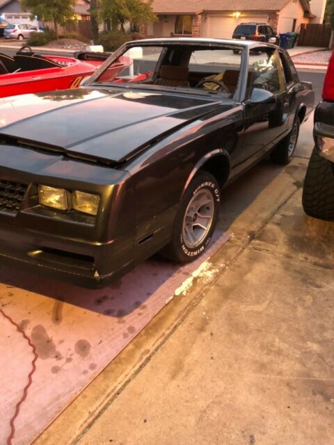 1987 Silver Chevrolet Monte Carlo Coupe