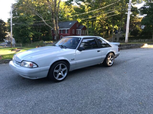 1987 Gray/white Ford Mustang Hatchback