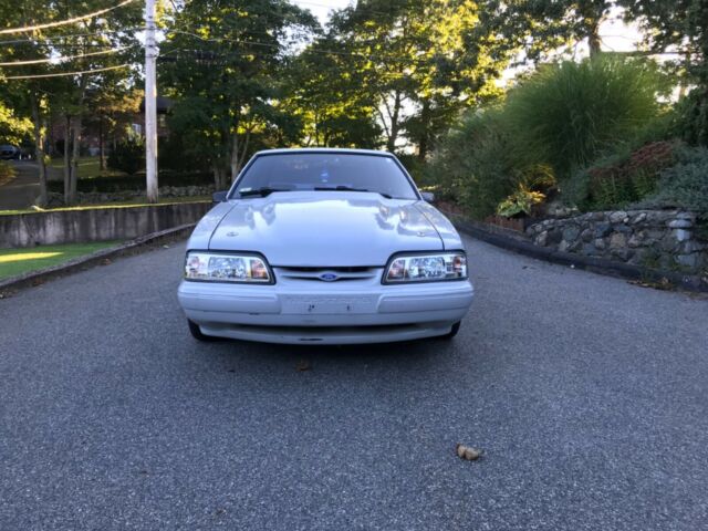 1987 Gray/white Ford Mustang Hatchback