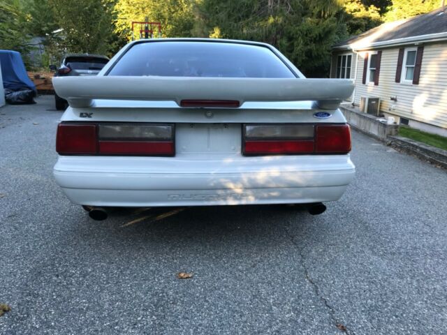 1987 Gray/white Ford Mustang Hatchback