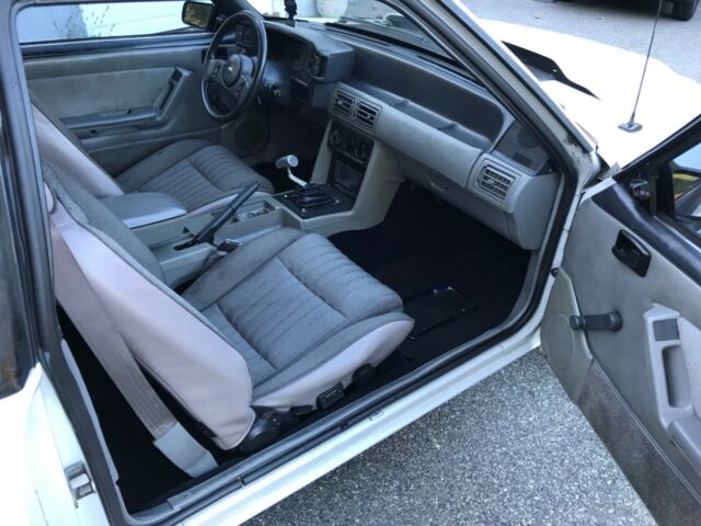1987 Gray/white Ford Mustang Hatchback