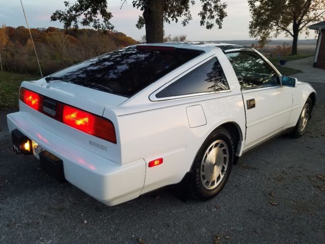 1987 White Nissan 300ZX Coupe