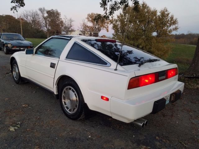 1987 White Nissan 300ZX Coupe