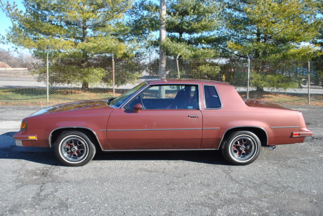 1987 White Oldsmobile Cutlass Sedan