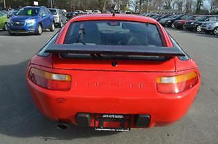 1987 Red Porsche 928