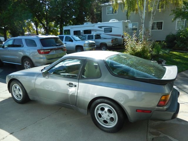 1987 Gray Porsche 944 --