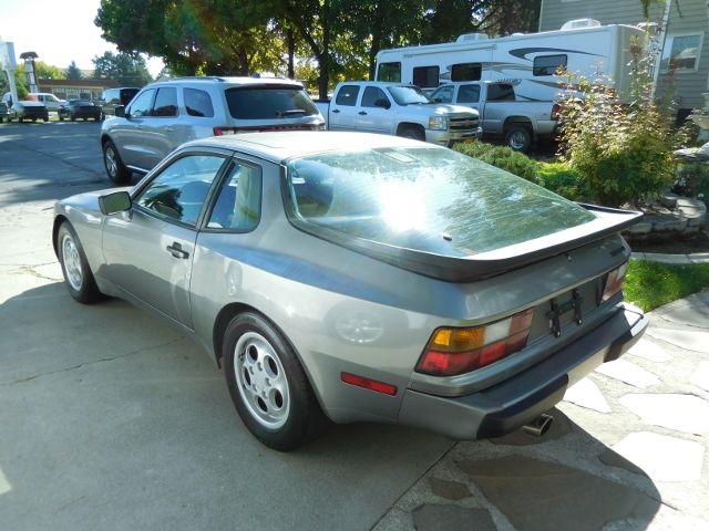 1987 Gray Porsche 944 --