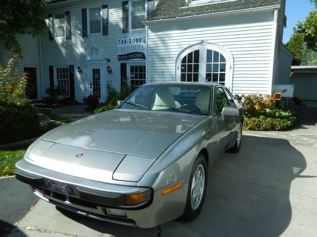 1987 Gray Porsche 944 --
