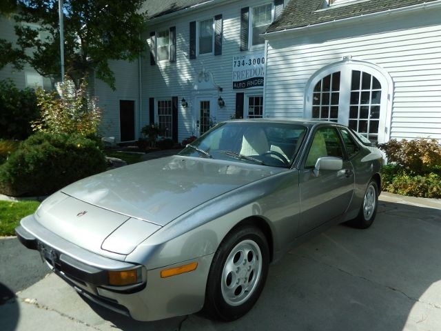 1987 Gray Porsche 944 --