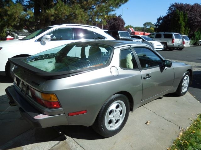 1987 Gray Porsche 944 --