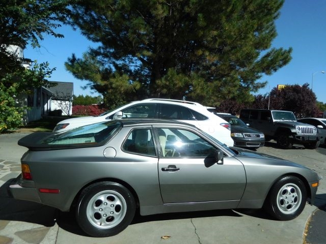 1987 Gray Porsche 944 --