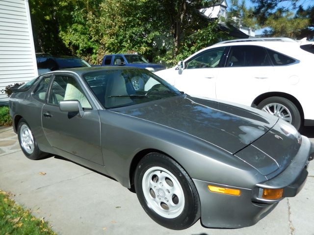 1987 Gray Porsche 944 --