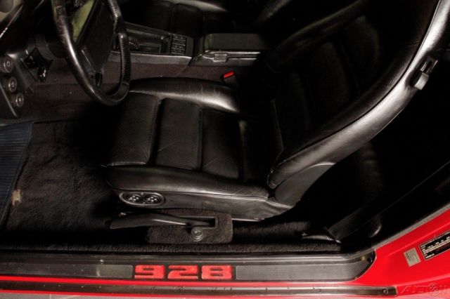 1987 White Porsche 928 Hatchback