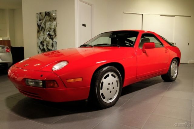 1987 White Porsche 928 Hatchback