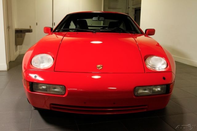 1987 White Porsche 928 Hatchback