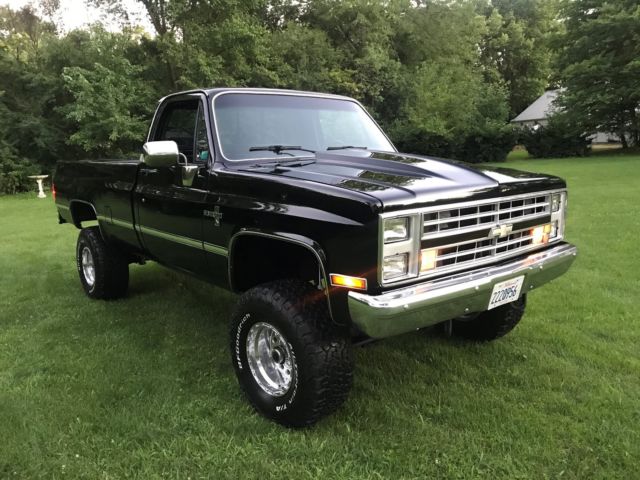 1987 Black Chevrolet Silverado 1500 Standard Cab Pickup