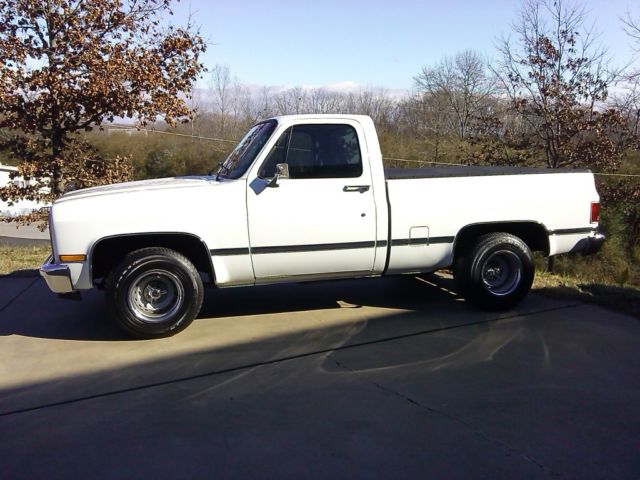 1987 White Chevrolet Silverado 1500 Short Bed