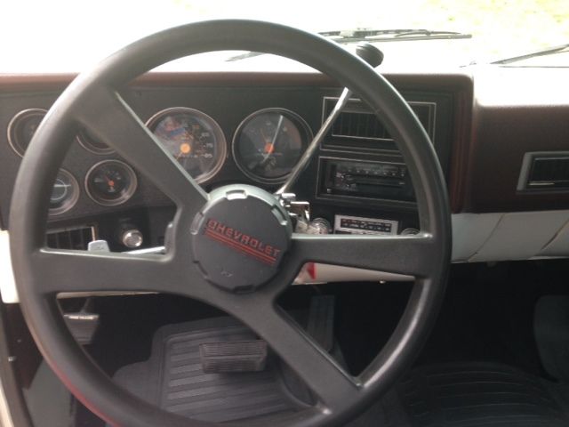 1987 White Chevrolet Silverado 1500 Short Bed