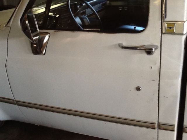 1987 White Chevrolet C-10
