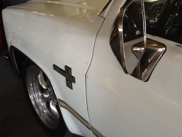 1987 White Chevrolet C-10